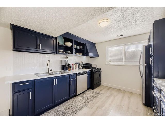 7056 W Rowland Ave, Littleton, CO 80128