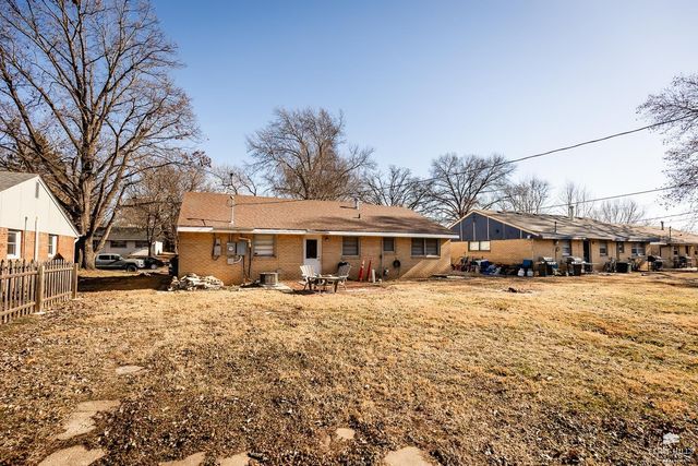1415 Hartford Road, Manhattan, KS 66502