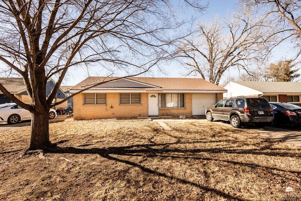 1415 Hartford Road, Manhattan, KS 66502