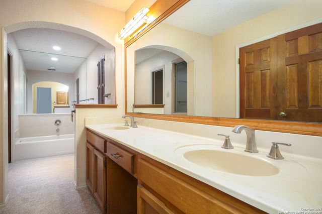 16923 Hidden Timber Wood, San Antonio, TX 78248