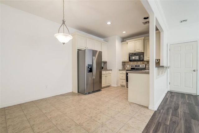 13818 Oxford Drive, Edmond, OK 73013