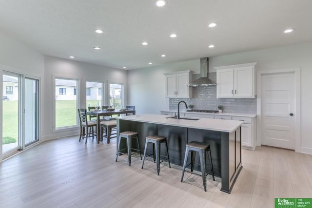 21120 Arlington Street, Elkhorn, NE 68022