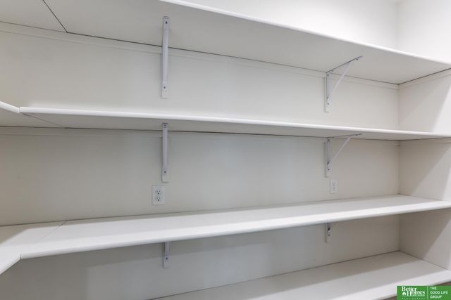 21120 Arlington Street, Elkhorn, NE 68022