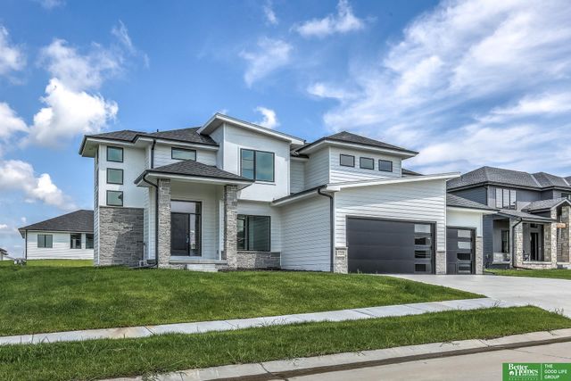 21120 Arlington Street, Elkhorn, NE 68022