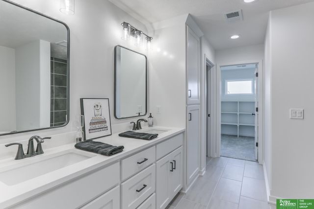 21120 Arlington Street, Elkhorn, NE 68022