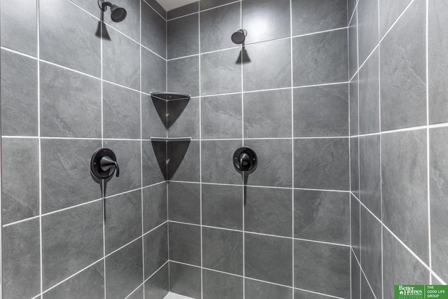 21120 Arlington Street, Elkhorn, NE 68022