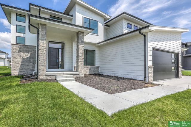 21120 Arlington Street, Elkhorn, NE 68022