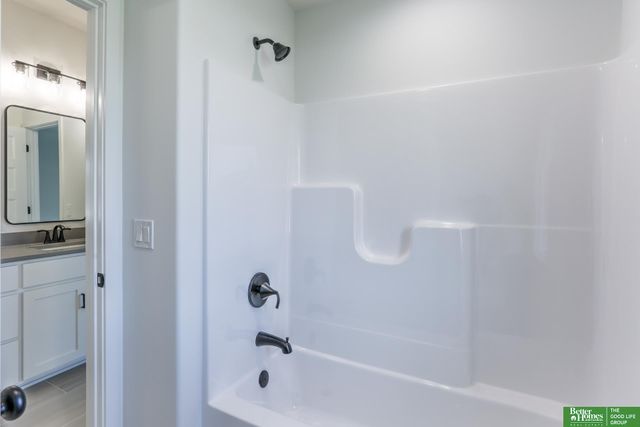 21120 Arlington Street, Elkhorn, NE 68022