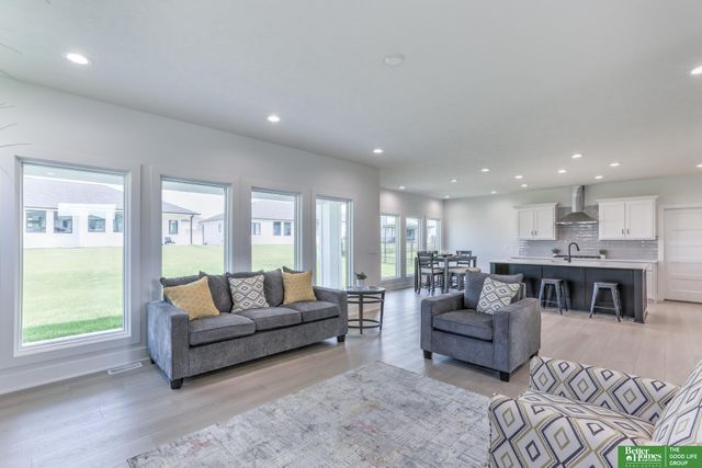 21120 Arlington Street, Elkhorn, NE 68022