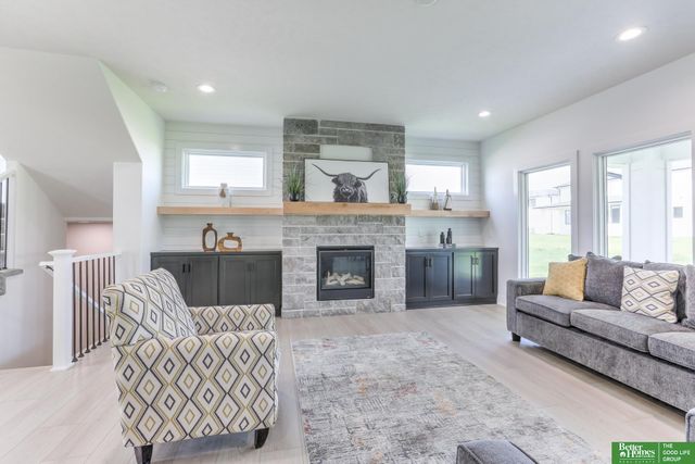 21120 Arlington Street, Elkhorn, NE 68022