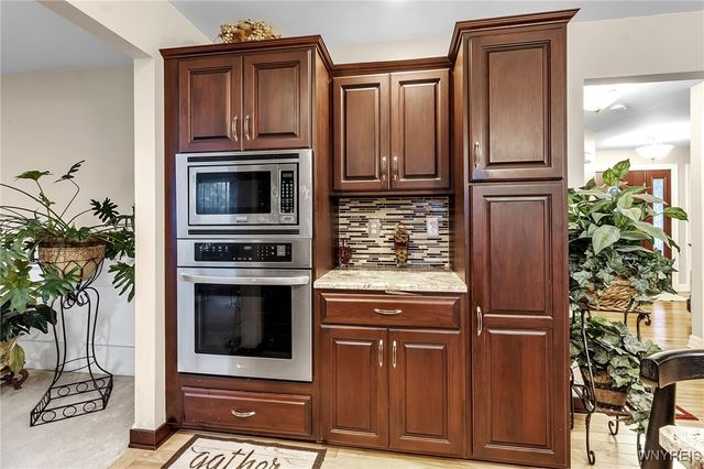 2524 Nicole Drive, Wheatfield, NY 14304