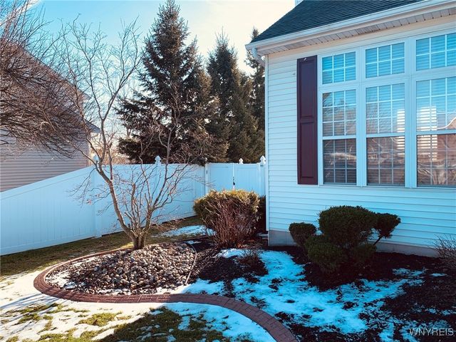 2524 Nicole Drive, Wheatfield, NY 14304