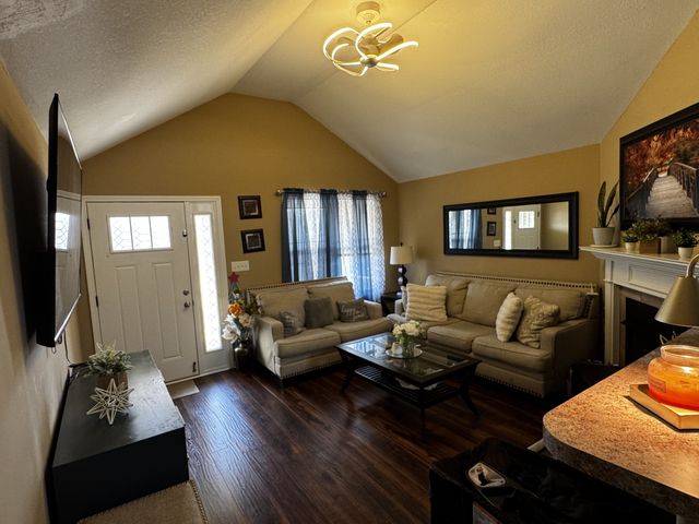 222 Hillview Way, Springfield, TN 37172