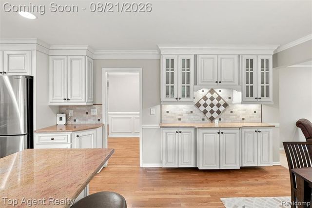 412 Streamview Court, Rochester Hills, MI 48309