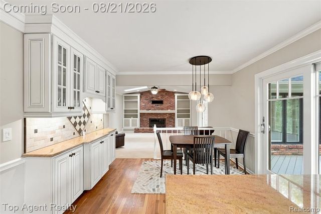 412 Streamview Court, Rochester Hills, MI 48309