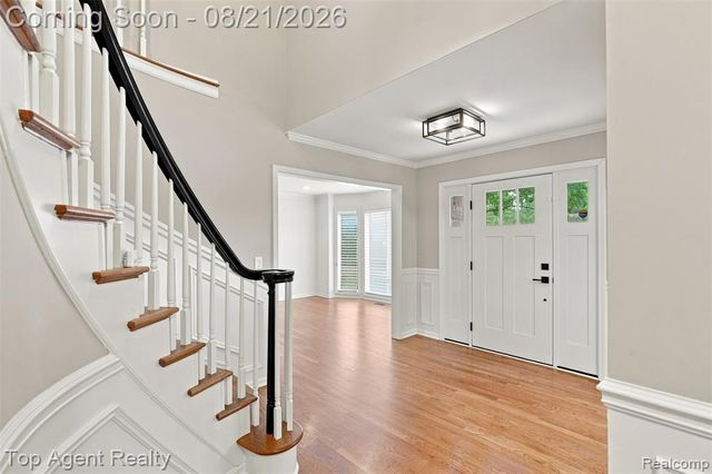 412 Streamview Court, Rochester Hills, MI 48309