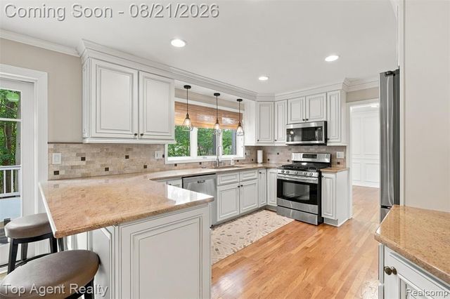 412 Streamview Court, Rochester Hills, MI 48309