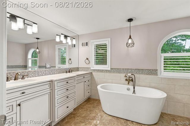 412 Streamview Court, Rochester Hills, MI 48309