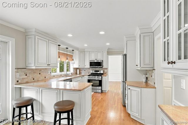 412 Streamview Court, Rochester Hills, MI 48309
