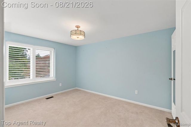 412 Streamview Court, Rochester Hills, MI 48309