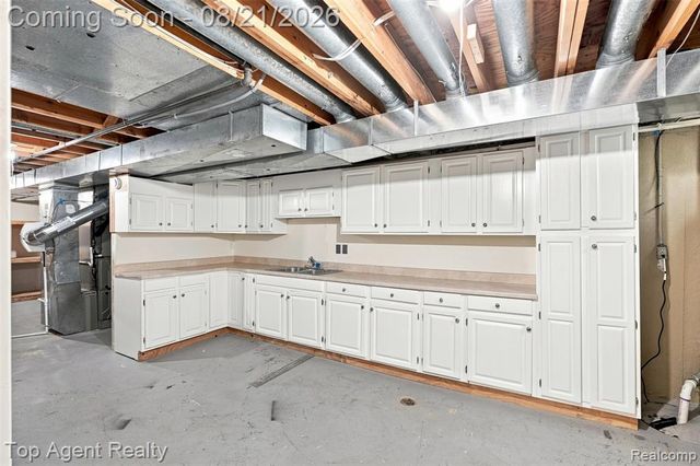 412 Streamview Court, Rochester Hills, MI 48309