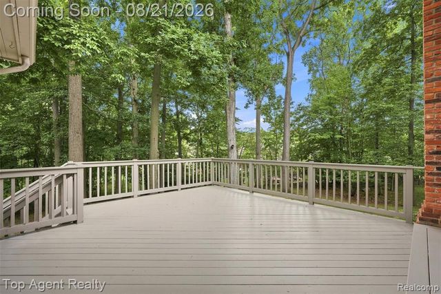 412 Streamview Court, Rochester Hills, MI 48309