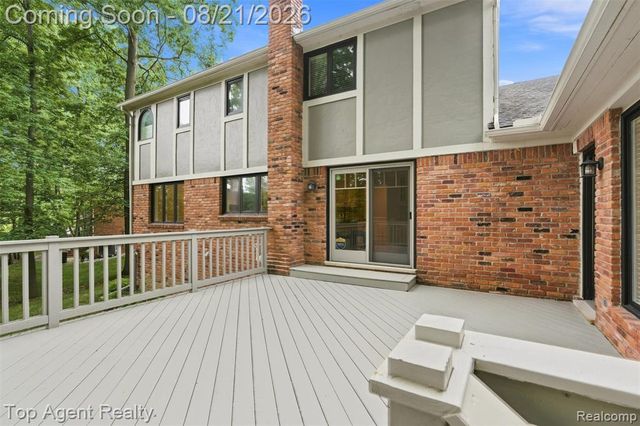 412 Streamview Court, Rochester Hills, MI 48309