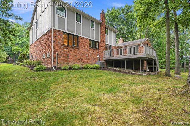 412 Streamview Court, Rochester Hills, MI 48309