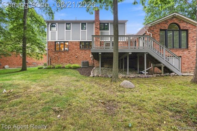 412 Streamview Court, Rochester Hills, MI 48309