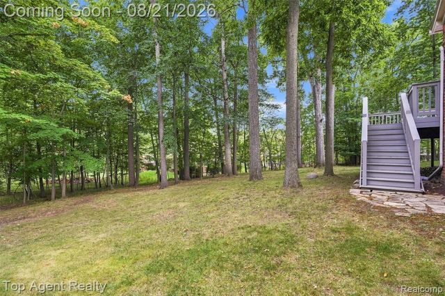 412 Streamview Court, Rochester Hills, MI 48309