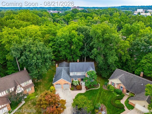 412 Streamview Court, Rochester Hills, MI 48309