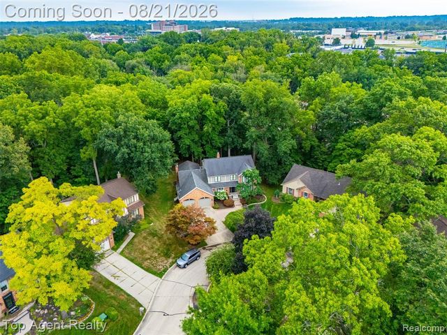 412 Streamview Court, Rochester Hills, MI 48309