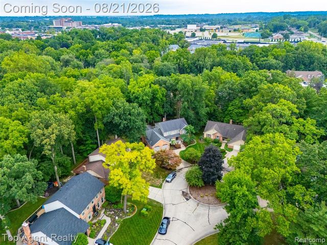 412 Streamview Court, Rochester Hills, MI 48309