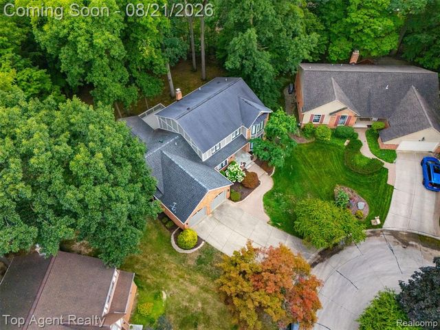 412 Streamview Court, Rochester Hills, MI 48309