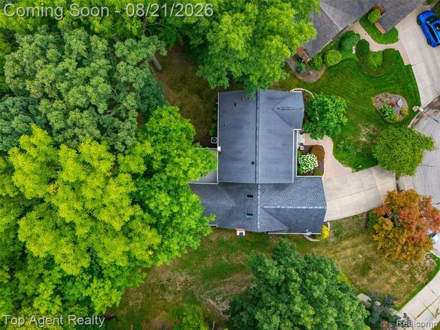 412 Streamview Court, Rochester Hills, MI 48309