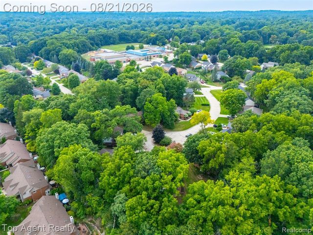 412 Streamview Court, Rochester Hills, MI 48309