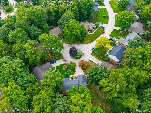 412 Streamview Court, Rochester Hills, MI 48309