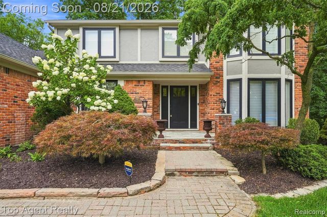 412 Streamview Court, Rochester Hills, MI 48309