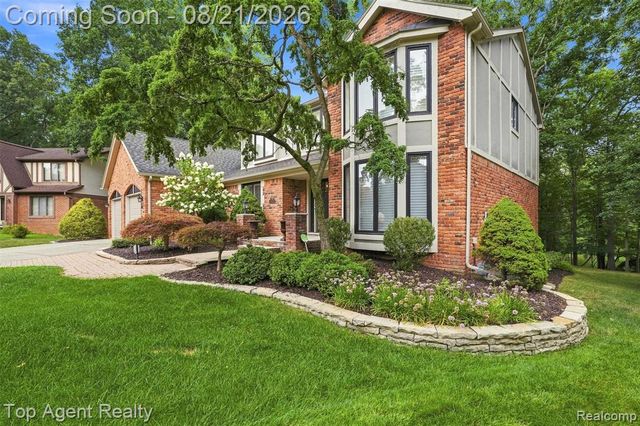412 Streamview Court, Rochester Hills, MI 48309