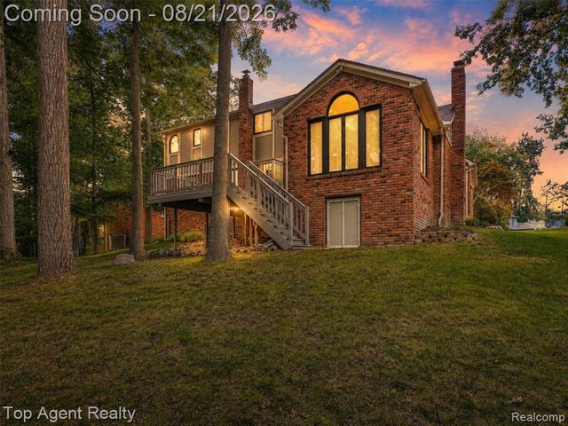 412 Streamview Court, Rochester Hills, MI 48309