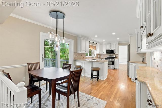 412 Streamview Court, Rochester Hills, MI 48309