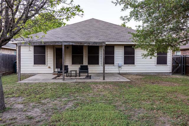 218 Rawhide Street, Waxahachie, TX 75165