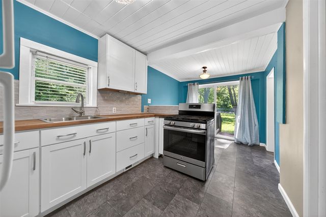 23830 Scotia Road, Oak Park, MI 48237
