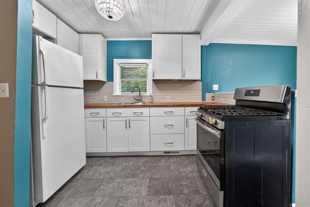 23830 Scotia Road, Oak Park, MI 48237