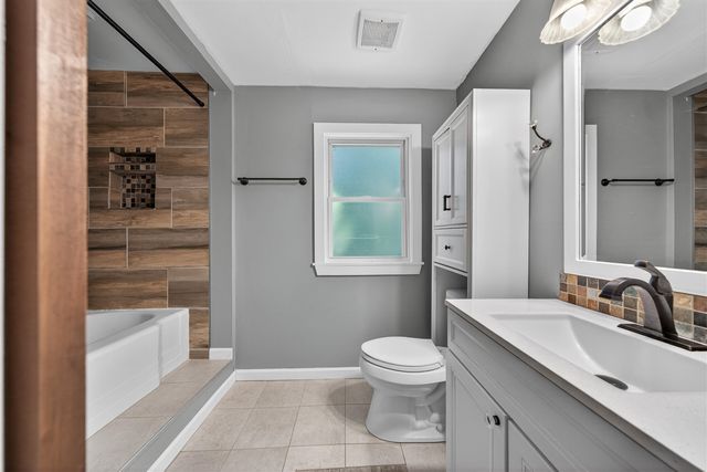 23830 Scotia Road, Oak Park, MI 48237