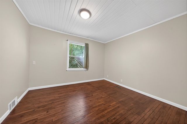 23830 Scotia Road, Oak Park, MI 48237