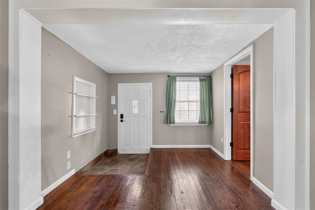 23830 Scotia Road, Oak Park, MI 48237