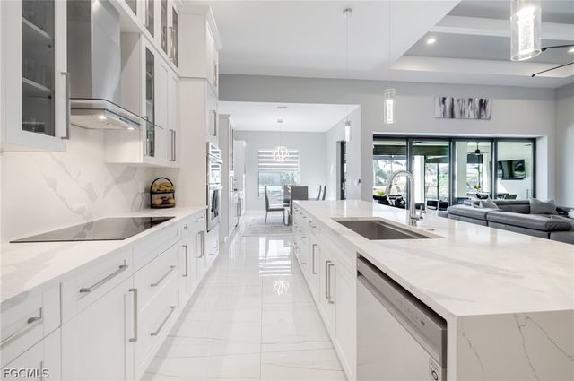 2524 SW 25th ST, Cape Coral, FL 33914