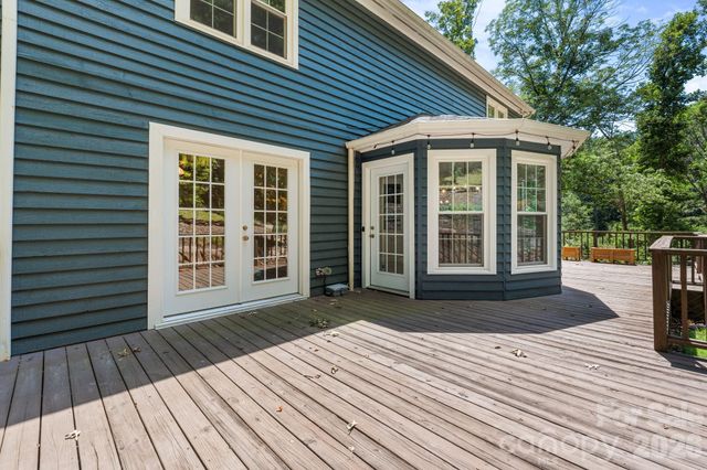 3132 Stoney Brook Drive, Lenoir, NC 28645