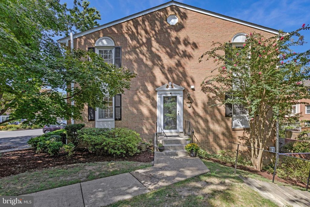 2655 CENTENNIAL CT, Alexandria, VA 22311